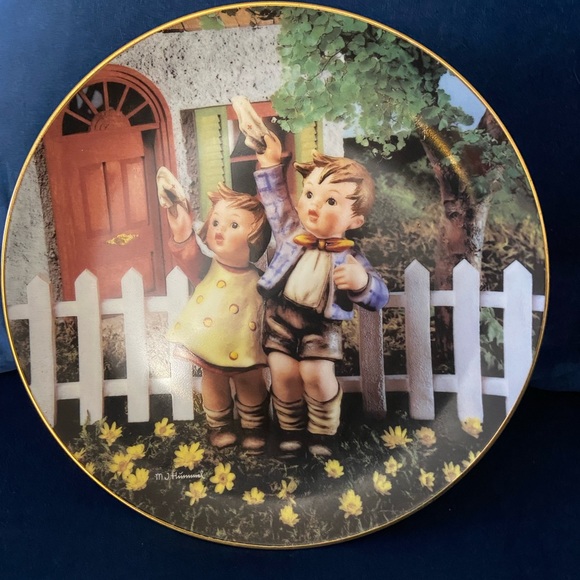 MJ Hummel plate collection LITTLE COMPANIONS:  “COME BACK SOON” - Picture 2 of 6